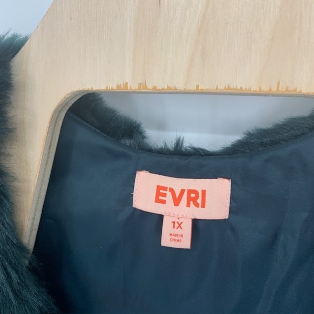 EVRI Whimsigoth Faux Fur Vest 1X Boho Festival Cozy Chic Dark Moss Green - Picture 3 of 7